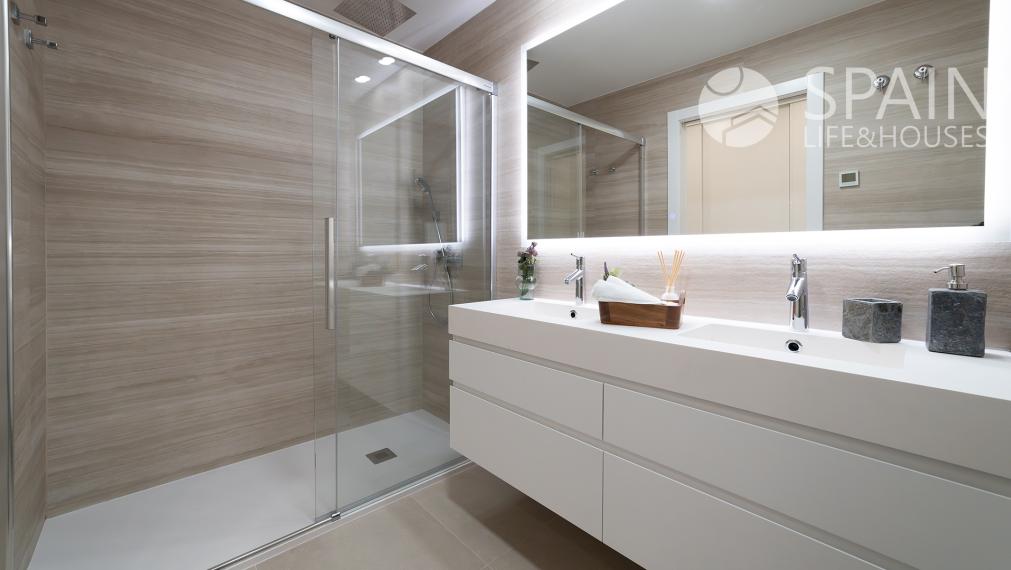 Panoramatická veža – moderné bývanie pri Playa de Poniente