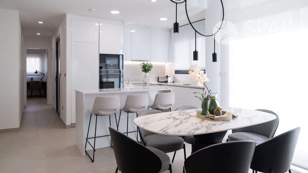 Panoramatická veža – moderné bývanie pri Playa de Poniente