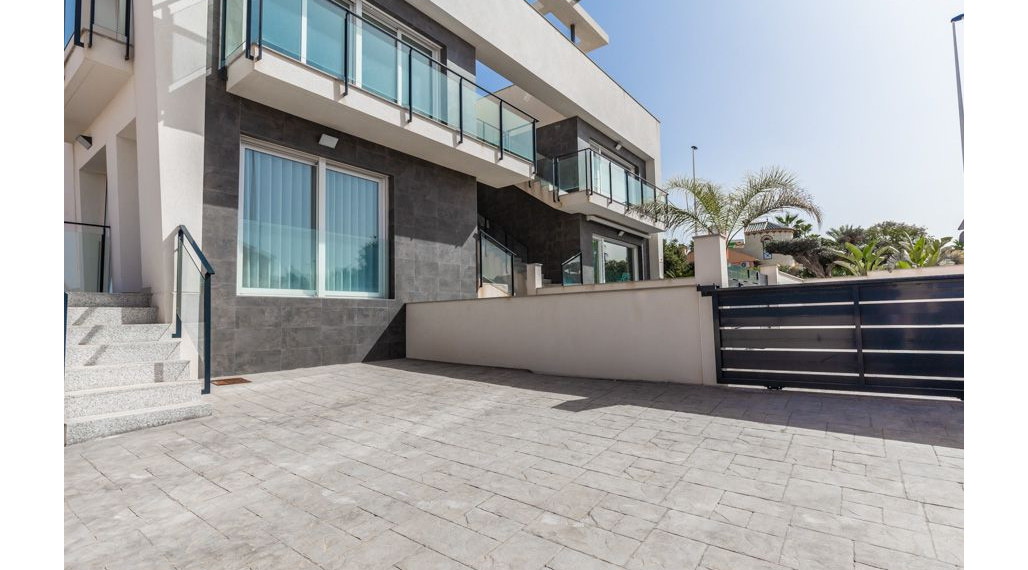 Fantastic new houses in Alicante, 5 minutes from the beach and 15 minutes from city center