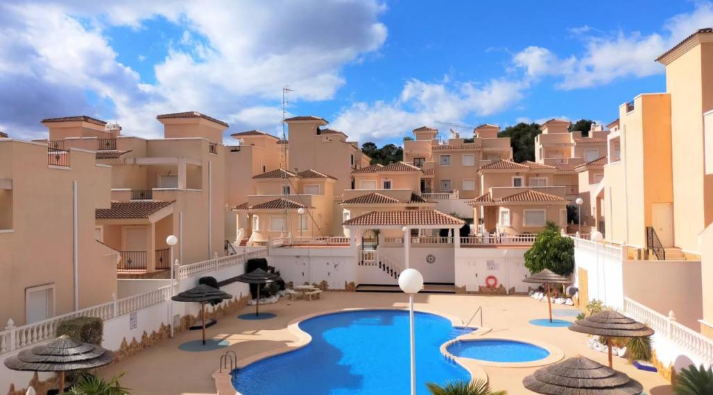 Bungalows of new construction with 2 bedrooms 8km from the beach in San Miguel de Salinas, Costa Blanca south. Key in hand