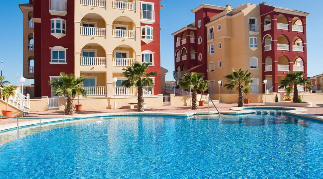 Newly built apartment with 2 bedrooms and 2 bathrooms 10 minutes from the beach in Los Alcazares, Murcia, Spain. Key in hand