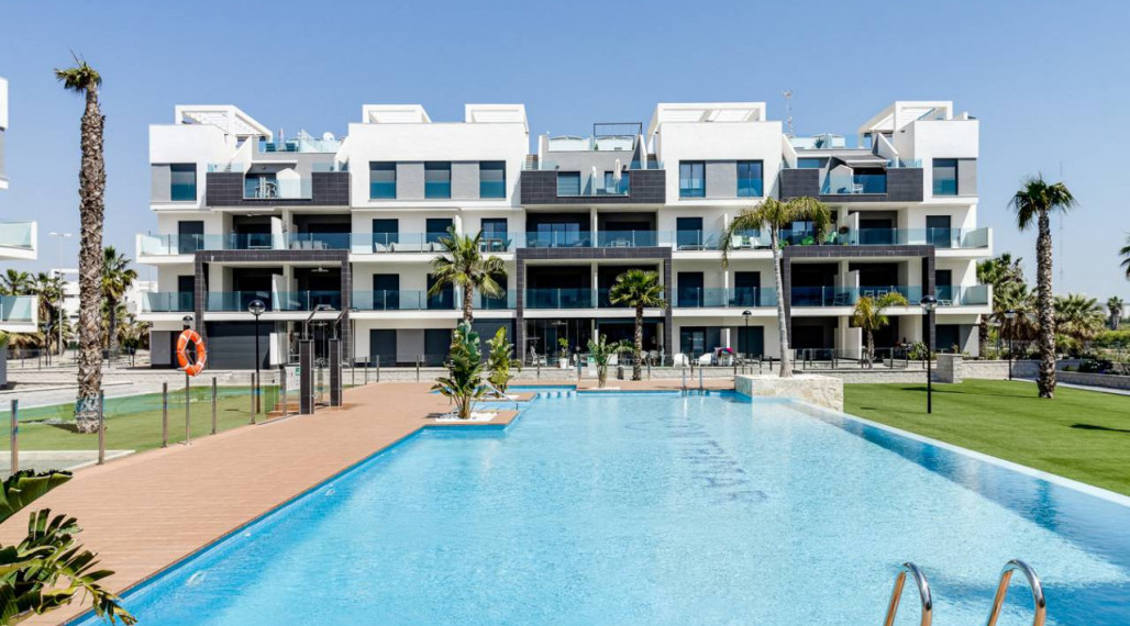 Apartment by the sea in Guardamar del Segura, Costa Blanca, 1 km from the beach. Delivery in March 2022