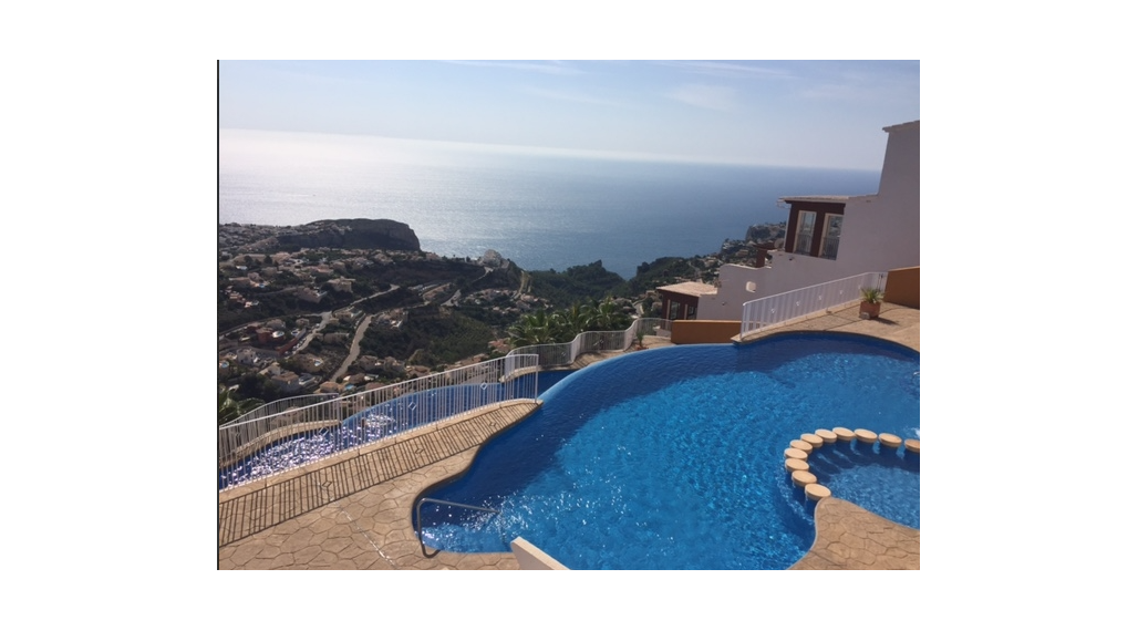 Apartment with spectacular sea views in benitachell, 2 km from the beach.