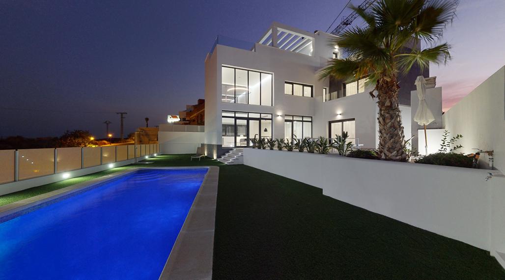 Spectacular villas overlooking the Mediterranean Sea and next to the Costa Blanca