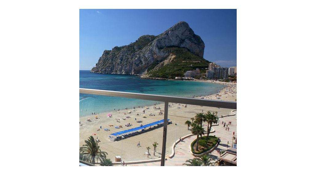 Sea front apartment in the fantastic Calpe, only 800 meters from the Peñon de Ifach.