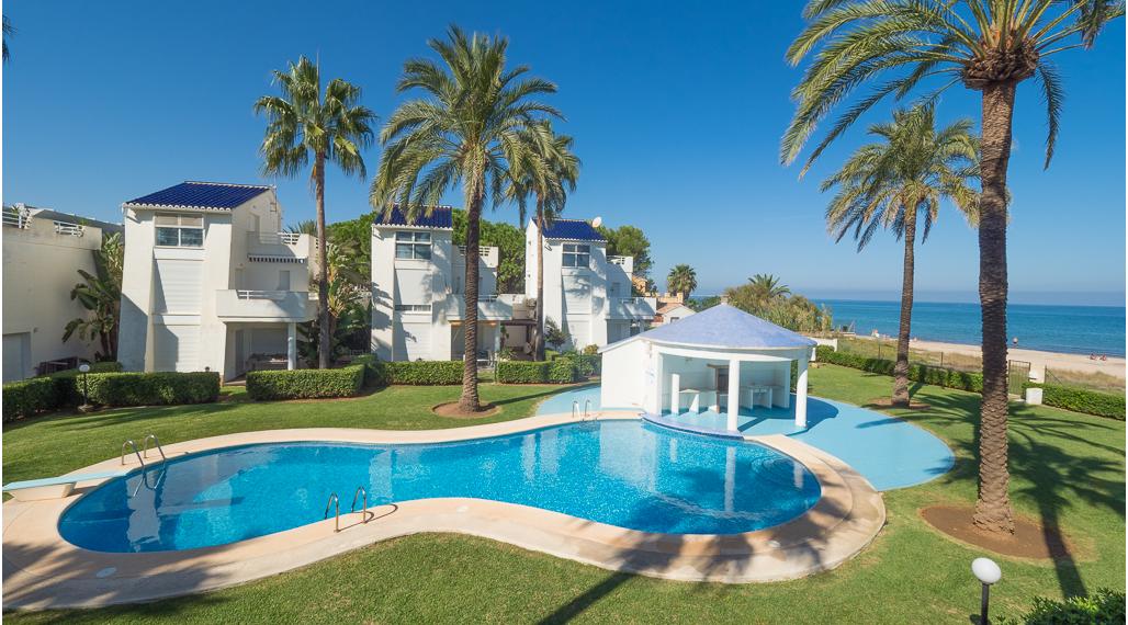 Exclusive Front Line Beach Townhouse in Dénia with Sea Views