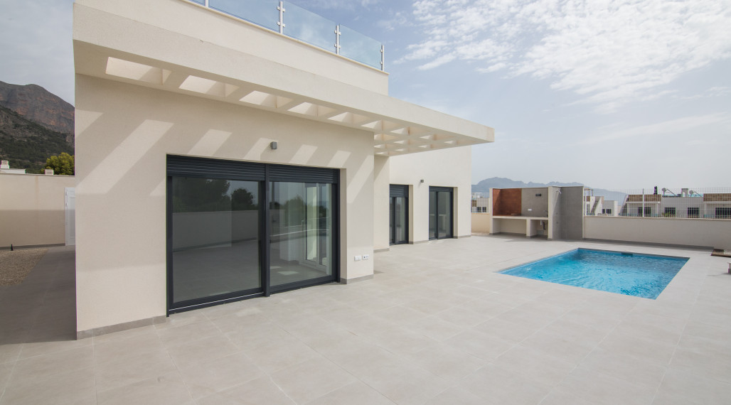 New construction villa with swimming pool in Polop de la Marina