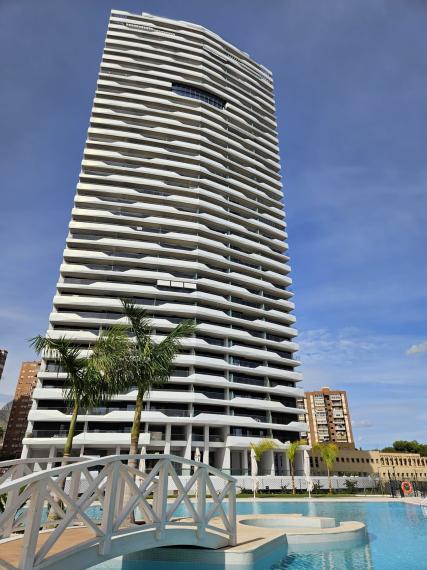 Torre de Cristal in Benidorm: Homes with Spacious Terraces and Spectacular Views