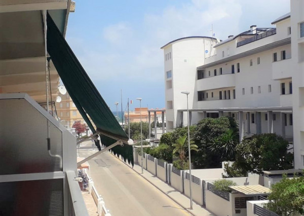 Na prenájom moderne a vkusne zrekonštruovaný 3 izbový byt len niekoľko metrov od pláže v Deveses,Denia , Costa Blanca