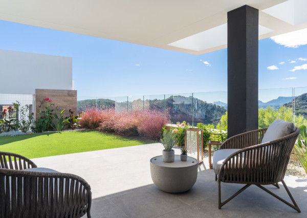 Nový, luxusný 2-spálňový apartmán so záhradou a spoločným bazénom v Cumbre del Sol Benitachell; Costa Blanca Sever