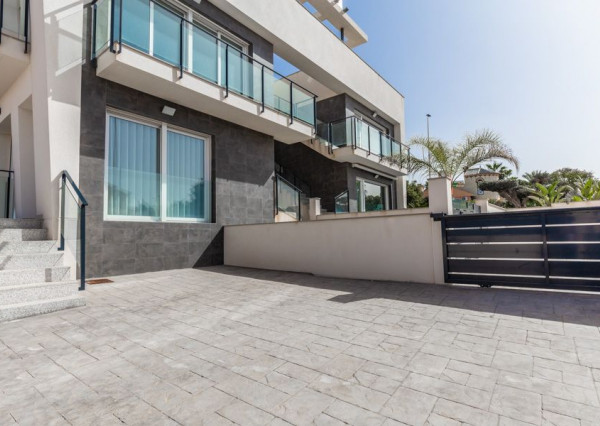 Fantastic new houses in Alicante, 5 minutes from the beach and 15 minutes from city center