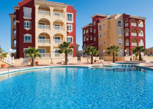 Newly built apartment with 2 bedrooms and 2 bathrooms 10 minutes from the beach in Los Alcazares, Murcia, Spain. Key in hand