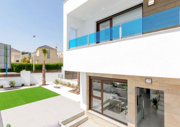 Novostavba, Bungalovy v Torrevieja, Alicante, Costa Blanca- blízko pláže aj centra