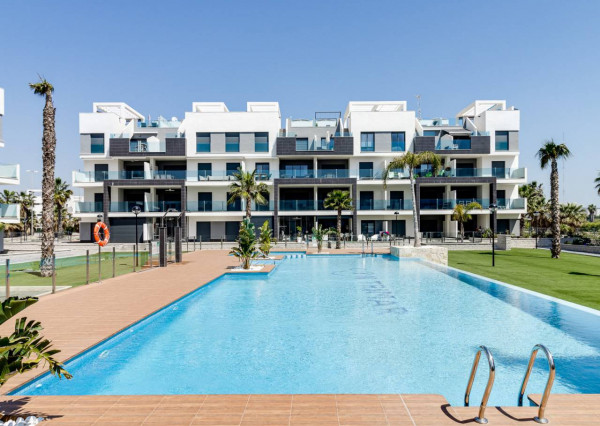 Apartment by the sea in Guardamar del Segura, Costa Blanca, 1 km from the beach. Delivery in March 2022