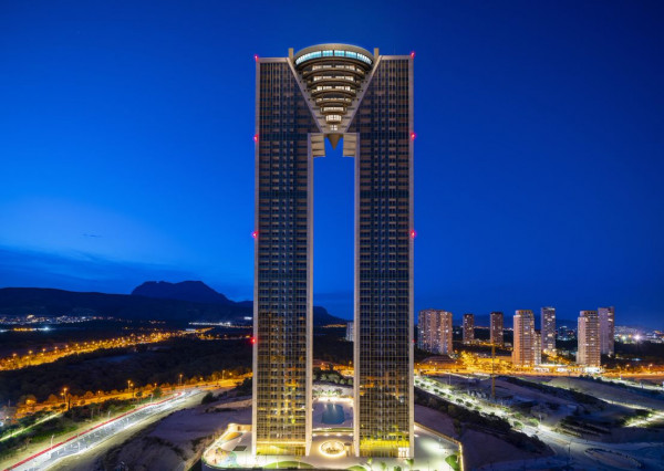 Nové luxusné apartmány v najvyššej budove Európy len 200 m od mora v Benidorme; Costa Blanca