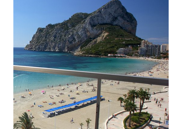 Sea front apartment in the fantastic Calpe, only 800 meters from the Peñon de Ifach.
