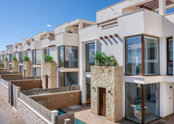 Exkluzívne luxusné vily v Rojales so súkromným bazénom, 5 km od pláže a golfového ihriska.