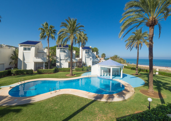 Exclusive Front Line Beach Townhouse in Dénia with Sea Views
