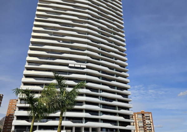 Torre de Cristal in Benidorm: Homes with Spacious Terraces and Spectacular Views