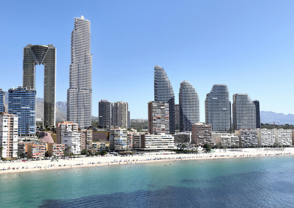 Ikonický mrakodrap v Benidorme – bývanie na vrchole Európy