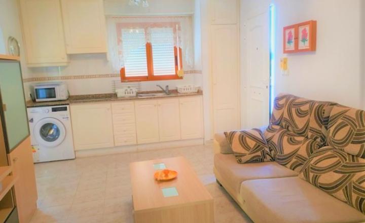Romantic 1-bedroom furnished apartment in DENIA, Costa Blanca with balcony and comunal pools just 7 min walk from the beach and ca 15 min about the center - fotografia 2