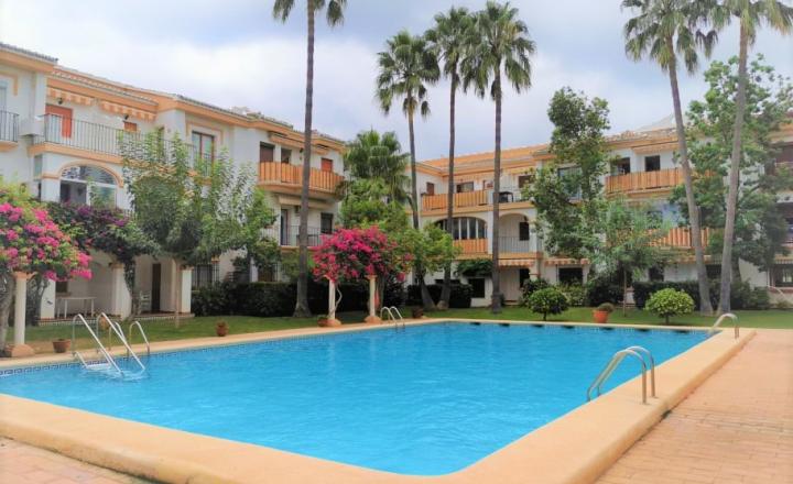 Romantic 1-bedroom furnished apartment in DENIA, Costa Blanca with balcony and comunal pools just 7 min walk from the beach and ca 15 min about the center - fotografia 1