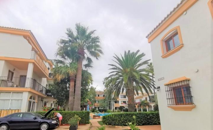 Romantic 1-bedroom furnished apartment in DENIA, Costa Blanca with balcony and comunal pools just 7 min walk from the beach and ca 15 min about the center - fotografia 11