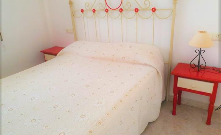 Romantic 1-bedroom furnished apartment in DENIA, Costa Blanca with balcony and comunal pools just 7 min walk from the beach and ca 15 min about the center - fotografia 5