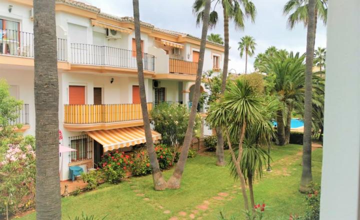 Romantic 1-bedroom furnished apartment in DENIA, Costa Blanca with balcony and comunal pools just 7 min walk from the beach and ca 15 min about the center - fotografia 12
