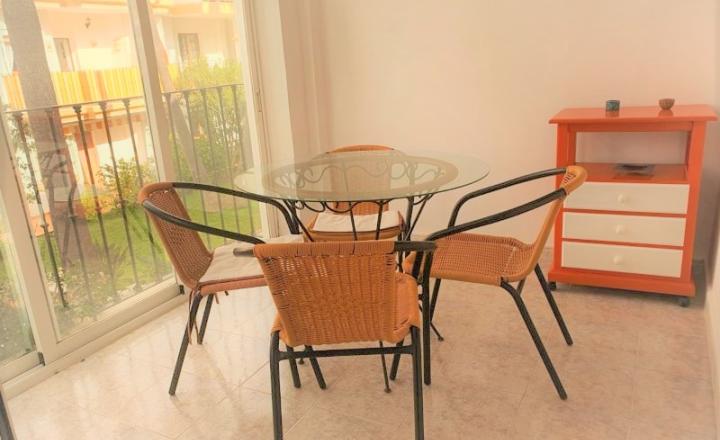 Romantic 1-bedroom furnished apartment in DENIA, Costa Blanca with balcony and comunal pools just 7 min walk from the beach and ca 15 min about the center - fotografia 7