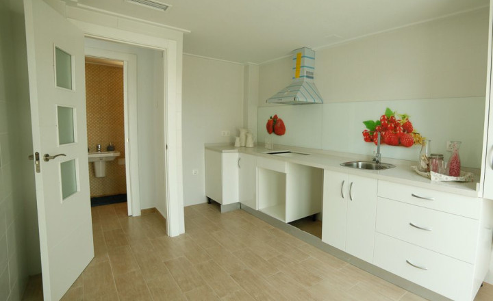 PROJECT LIN-DA. Magnificent semi-detached villas with pool 5 minutes from the beach in Alicante. The project will be completed in early 2025 - fotografia 10