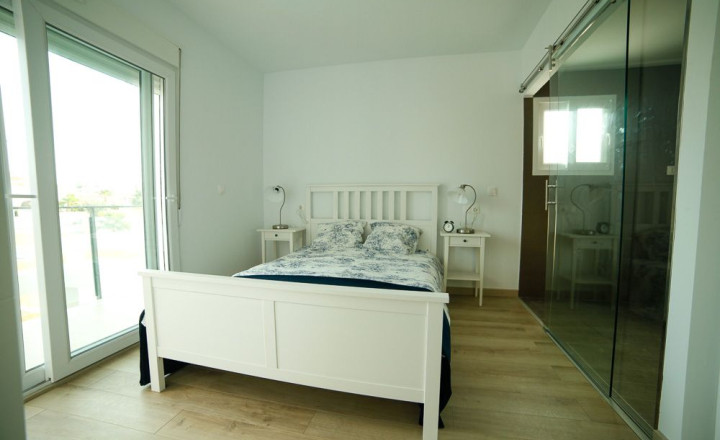 PROJECT LIN-DA. Magnificent semi-detached villas with pool 5 minutes from the beach in Alicante. The project will be completed in early 2025 - fotografia 6