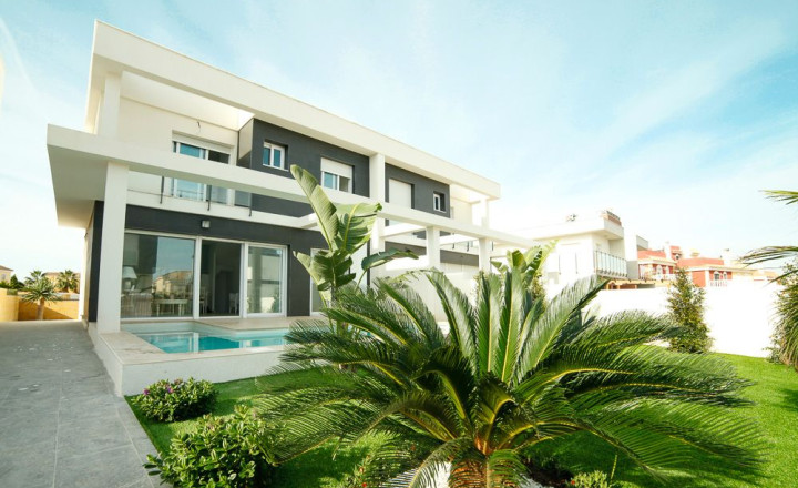 PROJECT LIN-DA. Magnificent semi-detached villas with pool 5 minutes from the beach in Alicante. The project will be completed in early 2025