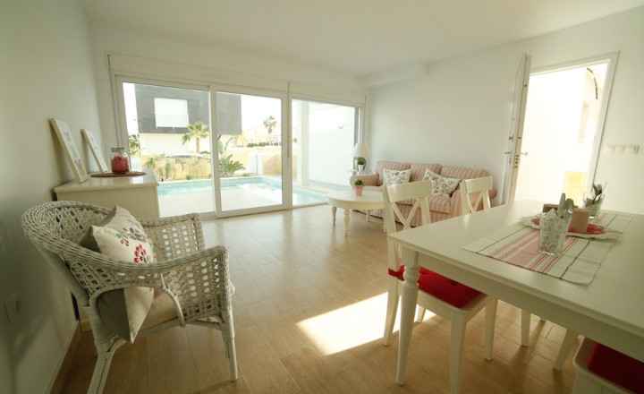 PROJECT LIN-DA. Magnificent semi-detached villas with pool 5 minutes from the beach in Alicante. The project will be completed in early 2025 - fotografia 11