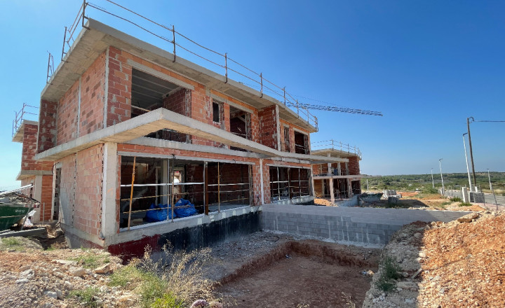 PROJECT LIN-DA. Magnificent semi-detached villas with pool 5 minutes from the beach in Alicante. The project will be completed in early 2025 - fotografia 12