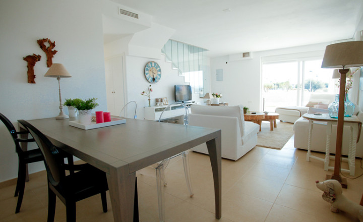 Spectacular two-storey detached villa, built with high quality materials, in area of Alicante. - fotografia 1