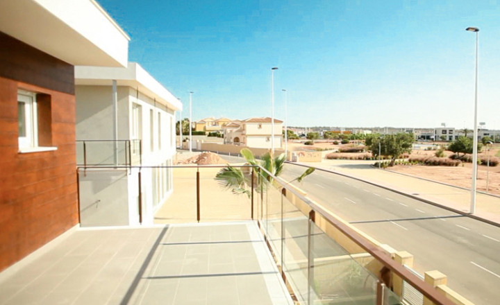 Spectacular two-storey detached villa, built with high quality materials, in area of Alicante. - fotografia 6