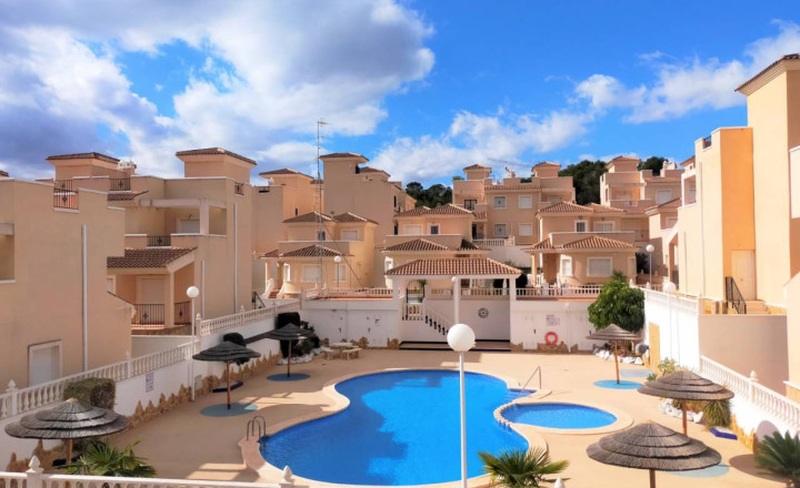 Bungalows of new construction with 2 bedrooms 8km from the beach in San Miguel de Salinas, Costa Blanca south. Key in hand