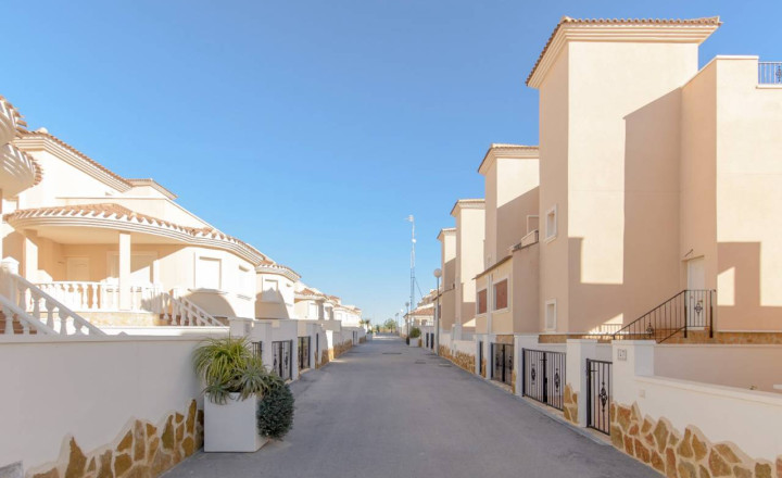 Bungalows of new construction with 2 bedrooms 8km from the beach in San Miguel de Salinas, Costa Blanca south. Key in hand - fotografia 16