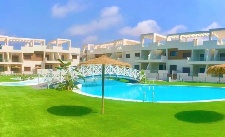 New construction first floor bungalows with 2 bedrooms in Torrevieja, Alicante - fotografia 1