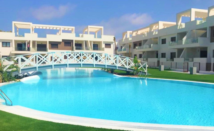 New construction first floor bungalows with 2 bedrooms in Torrevieja, Alicante