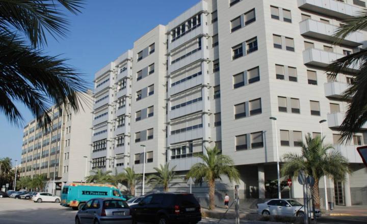 Newly built apartments with 3 bedrooms in the center of Elche, Alicante. Located 15 km  from the beach. Key in hand
