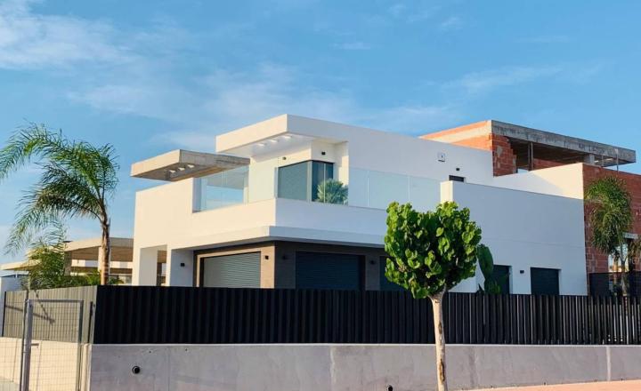 Newly built semi-detached villa with private pool and 6 km from the beach in San Fulgencio, Alicante. Delivery November 2023 - fotografia 7