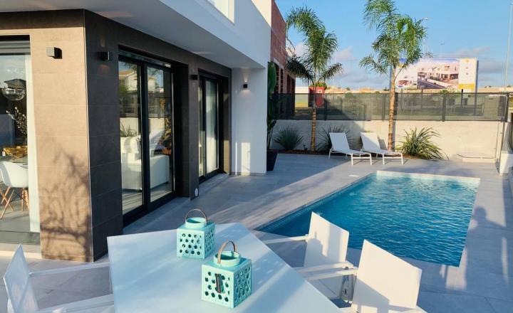 Newly built semi-detached villa with private pool and 6 km from the beach in San Fulgencio, Alicante. Delivery November 2023 - fotografia 8