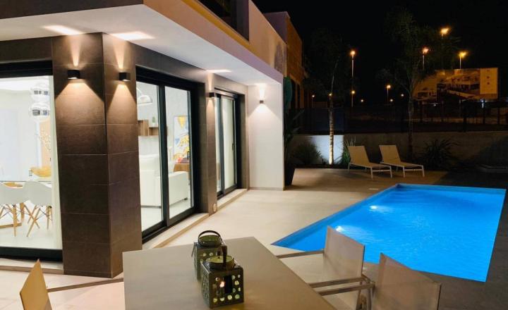 Newly built semi-detached villa with private pool and 6 km from the beach in San Fulgencio, Alicante. Delivery November 2023 - fotografia 9