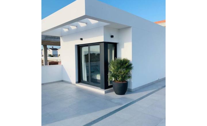 Newly built semi-detached villa with private pool and 6 km from the beach in San Fulgencio, Alicante. Delivery November 2023 - fotografia 12