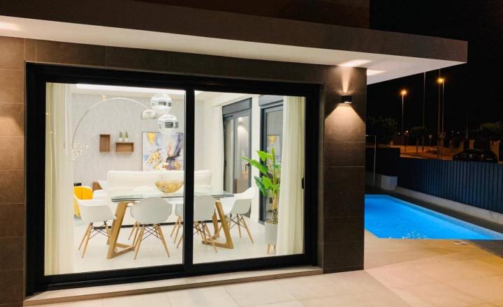 Newly built semi-detached villa with private pool and 6 km from the beach in San Fulgencio, Alicante. Delivery November 2023 - fotografia 11