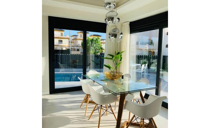 Newly built semi-detached villa with private pool and 6 km from the beach in San Fulgencio, Alicante. Delivery November 2023 - fotografia 13