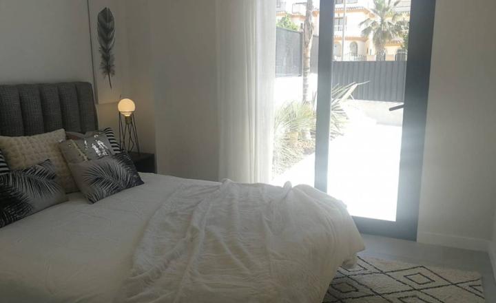 Newly built semi-detached villa with private pool and 6 km from the beach in San Fulgencio, Alicante. Delivery November 2023 - fotografia 18
