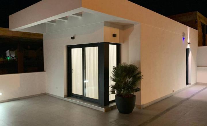 Newly built semi-detached villa with private pool and 6 km from the beach in San Fulgencio, Alicante. Delivery November 2023 - fotografia 3